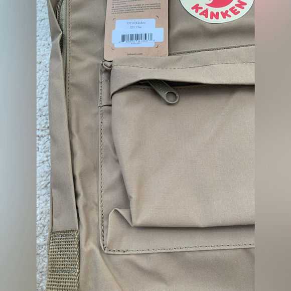 Fjällräven NWT Classic Kånken Backpack Bag in Clay - Picture 7 of 8